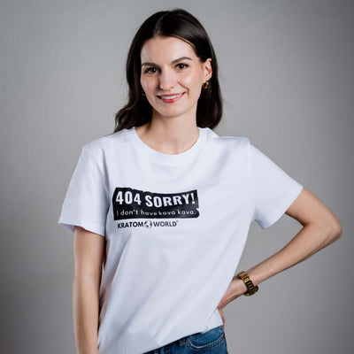 Kratom World női póló „sorry I don’t have kava kava” motívummal – eredeti merch kratomkedvelők és a Kratom World márka rajongói számára, stílusos streetwear design hangsúlyos nyomattal, kényelmes póló mindennapi viseletre, ideális városba, eseményekre vagy gyűjtői darabként a kratom közösség számára