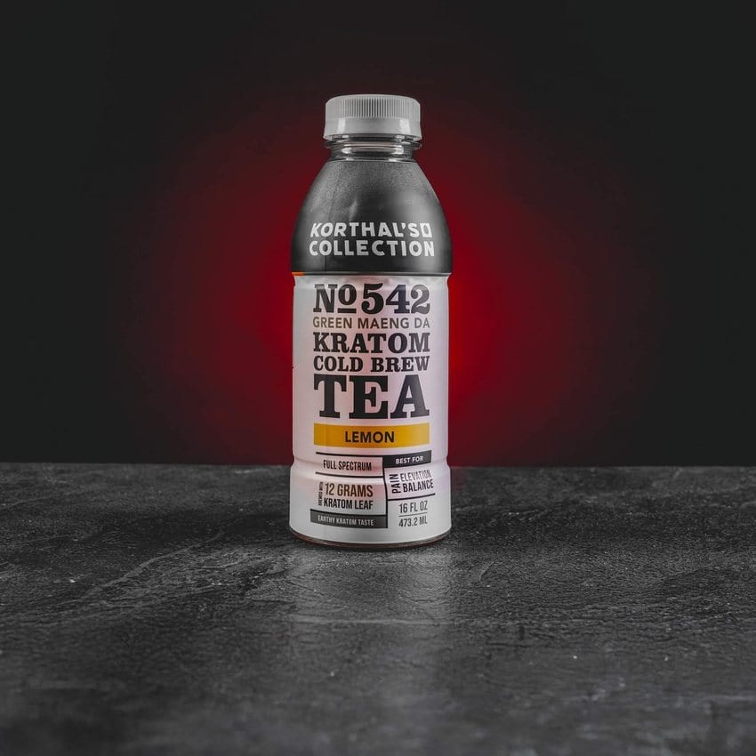 kratom world szódavíz citromos tea teaital ital kratomworld akció kratom world cold brew tea ital kratomworld eladás Kratom Cold Brew Tea 470 ml – frissítő cold brew tea citrommal és Green vagy White Maeng Da kratom kivonattal, 183 mg vagy 171 mg mitragyninnel az energia, nyugalom és egyensúly támogatására