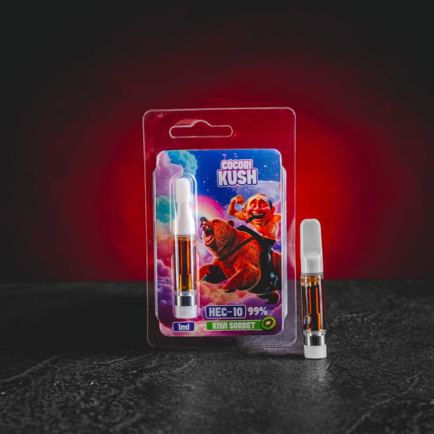 A HEC10 Cartridge Kiwi Sorbet az érett kivi friss ízét enyhe szorbetes alaptónussal kombinálja, modern HEC10 összetételt kínál, tiszta és kiegyensúlyozott hatást, frissítő ízprofilt és stabil, kontrollált jelleget a mindennapi használatra.