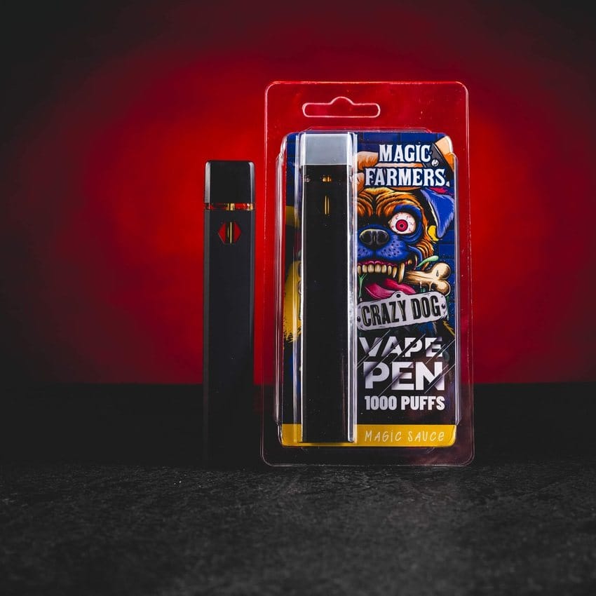 Prémium, egyszer használatos Crazy Dog vape toll intenzív aromával és jellegzetes profillal a kényelmes és sima használati élményért. magic farmers crazy dog vape pen egyszer használatos vaporizér 1000 puffs kratomworld eladás