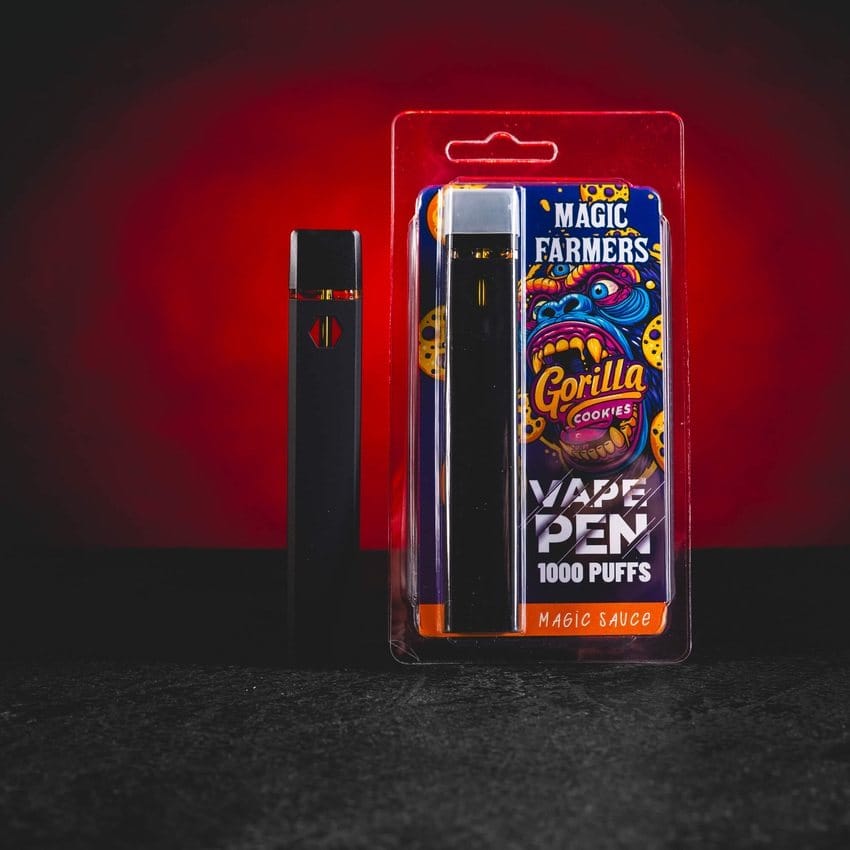 Prémium, egyszer használatos Gorilla Cookies vape toll ikonikus cookies íz ihletésével, édes, karakteres és aromás élményhez. magic farmers gorilla cookies vape pen egyszer használatos vaporizér 1000 puffs kratomworld eladás