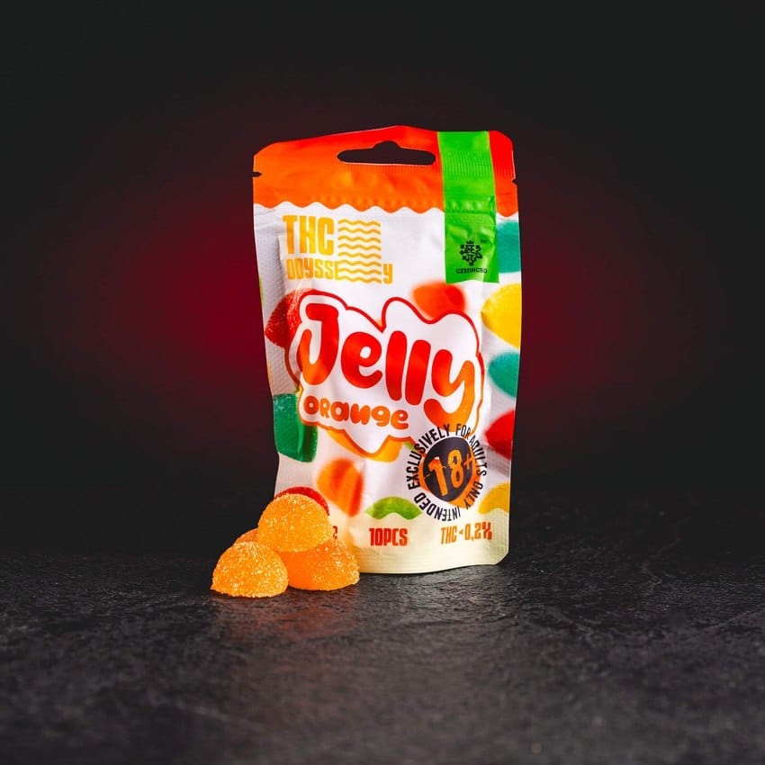 Prémium gyümölcszselé TH Odyssey Jelly 70mg a Kratom Világtól – gyűjtői termék, amely 10 darab zselét tartalmaz, mindegyik 7 mg TH kannabinoiddal, összesen 70 mg a csomagban. Kiváló minőségű alapanyagokból készült, lágy textúrával, egyszerű adagolással, és megfelel az Európai Unió előírásainak 0,2%-os határérték alatt, biztonságos és legális gyűjtői darabként, amelyet relaxáló, harmonizáló és stresszoldó hatásai miatt értékelnek.